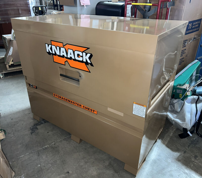 KNAACK 89 Piano-Style Jobsite Box 60" x 30" x 49" Padlockable