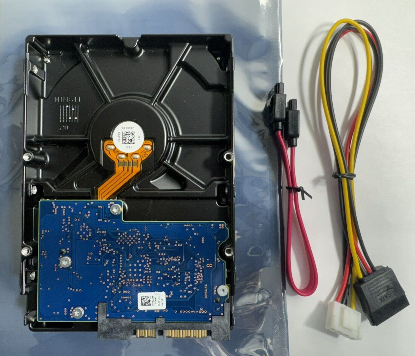 Toshiba DT01ABA100V 3.5" SATA Internal Hard Drive 1TB w/Cables 4 PC/CCTV/DVR/NVR