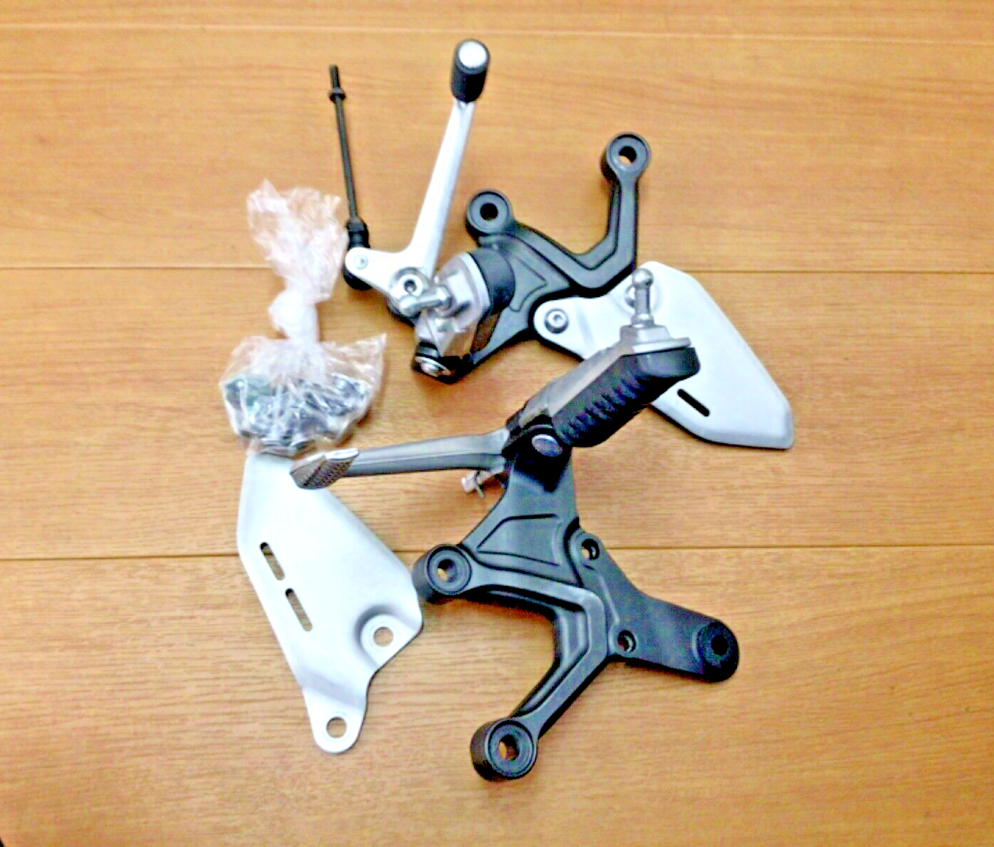 スポーツ選手 rk KAWASAKI ZR 900 RS 2018 RF PEG BRACKET LEFT & RIGHT-STEP