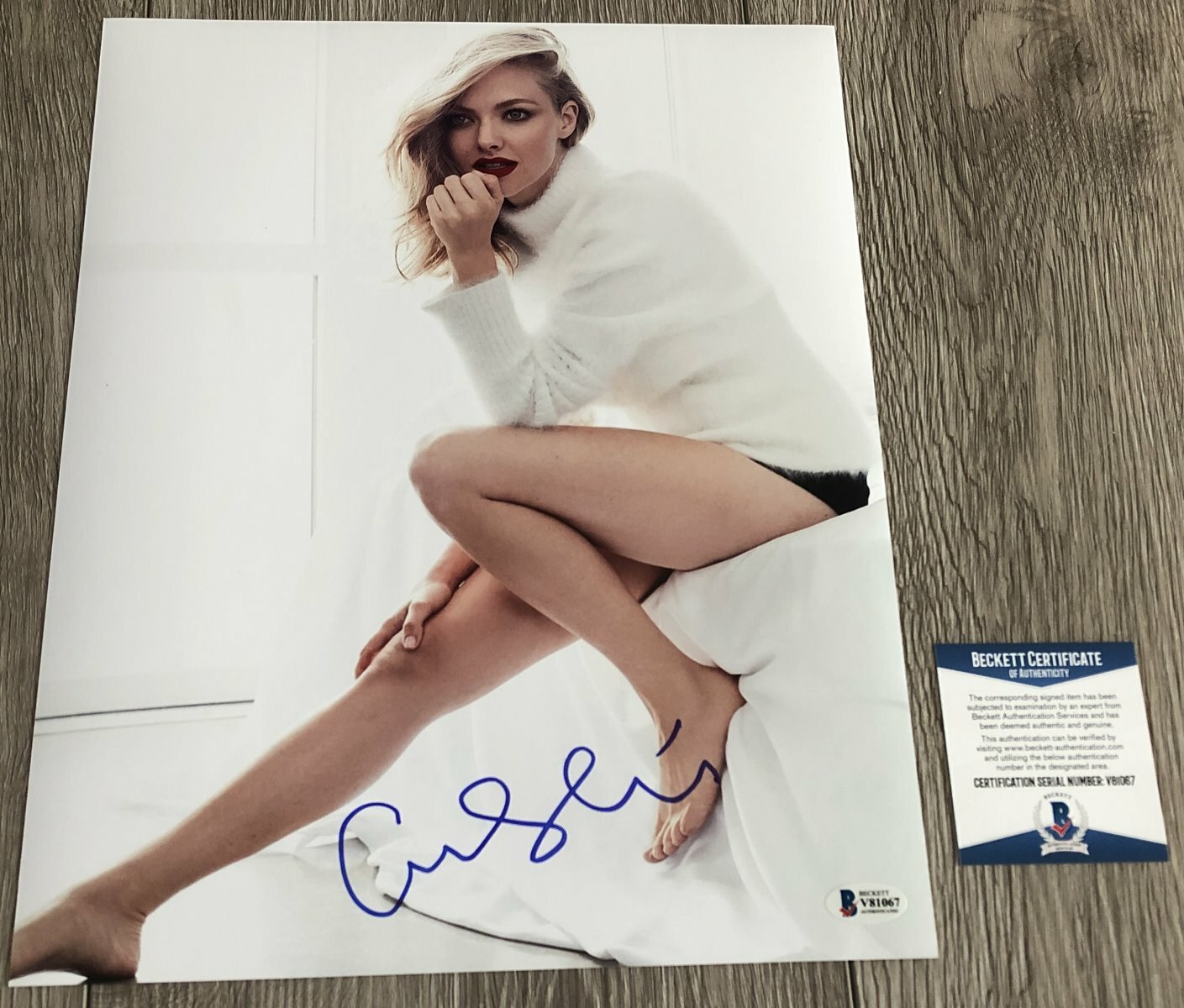 AMANDA SEYFRIED SIGNED AUTOGRAPH MAMMA MIA 11x14 PHOTO w