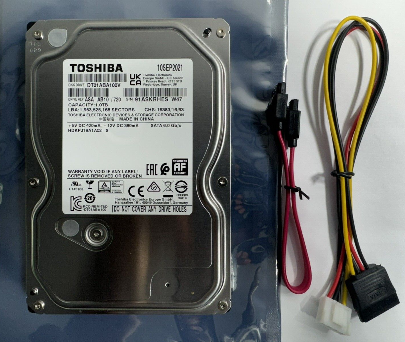 Toshiba DT01ABA100V 3.5" SATA Internal Hard Drive 1TB w/Cables 4 PC/CCTV/DVR/NVR