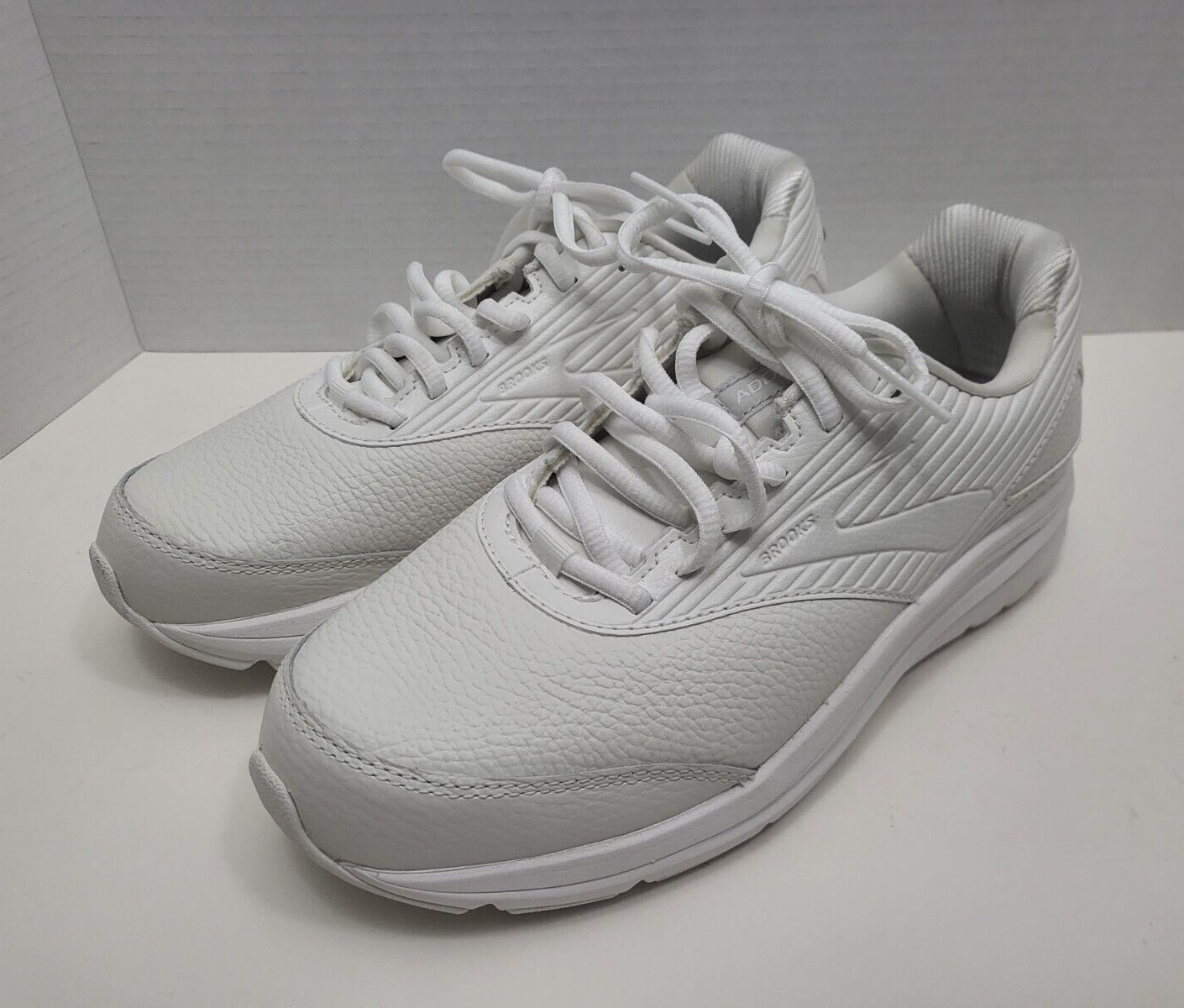 walkline shoes white