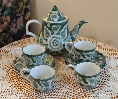 T.C Commercial  Tea Pot Set of Four Cups and Saucers - Cabbage Floral Pattern