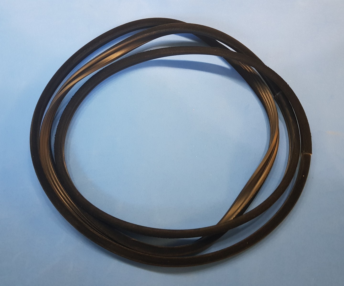 1999. резинка люка. уплотнитель люка крыши 53205-5713022. уплотнитель для люка автомобиля ауди 80 б3. уплотнитель люка.