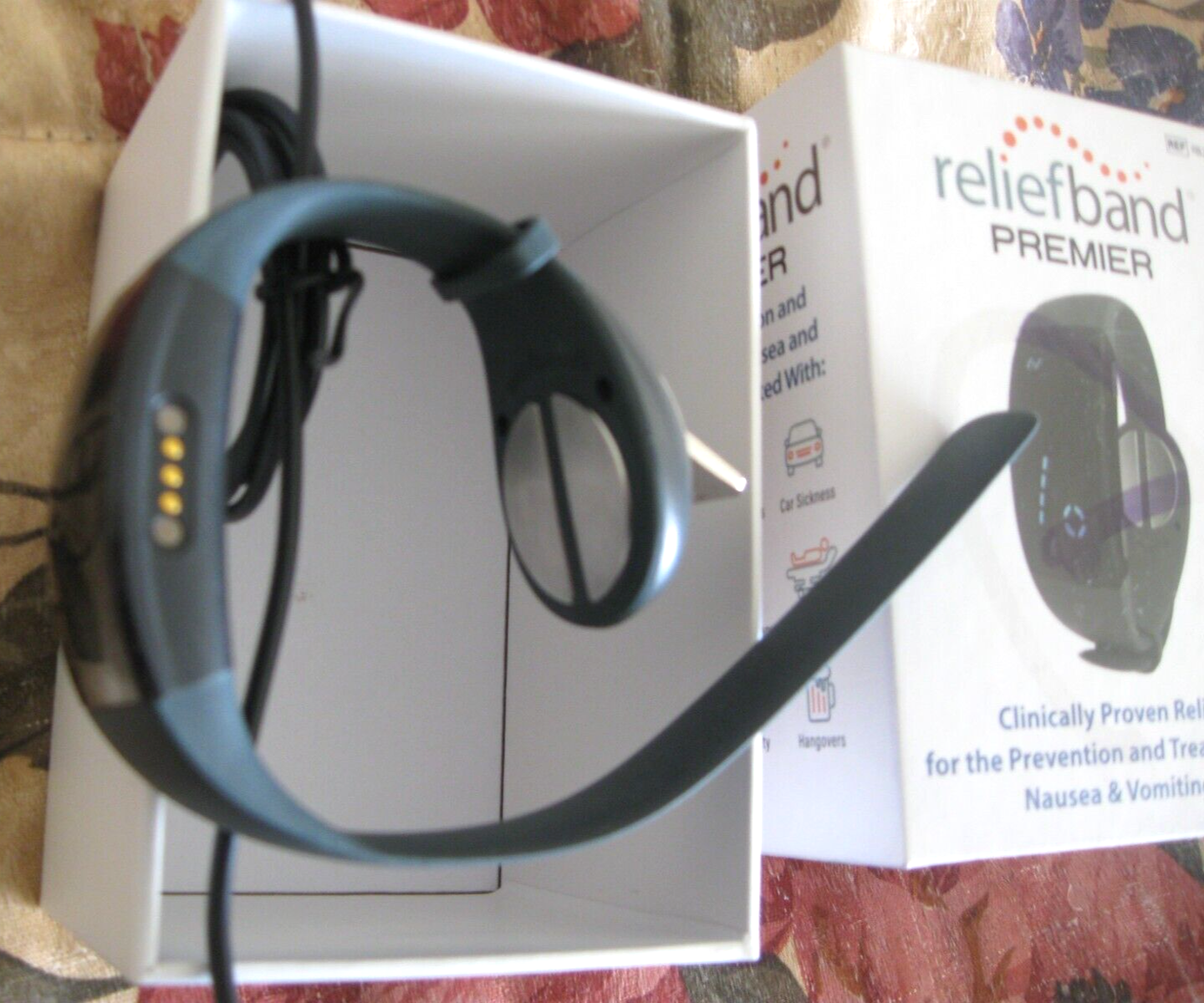 Relief Band Premier 2.0 Wristband for Nausea Motion Sickness /Charger Cable GRAY