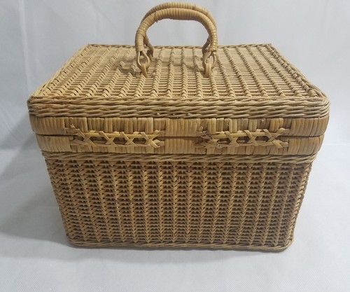 Wicker picnic basket