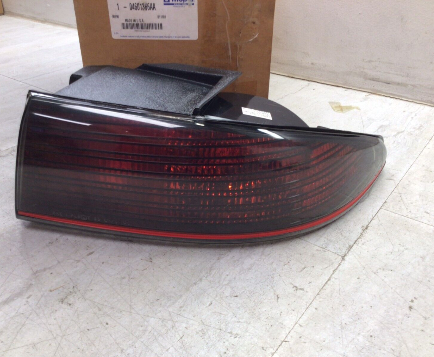 1993-1995 Dodge Intrepid OEM Passenger Side Tail Lamp Assembly Mopar 4601366AA