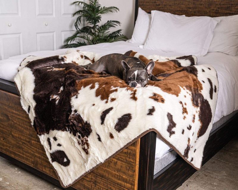 - Soft Plush Throw Protects Bed,
