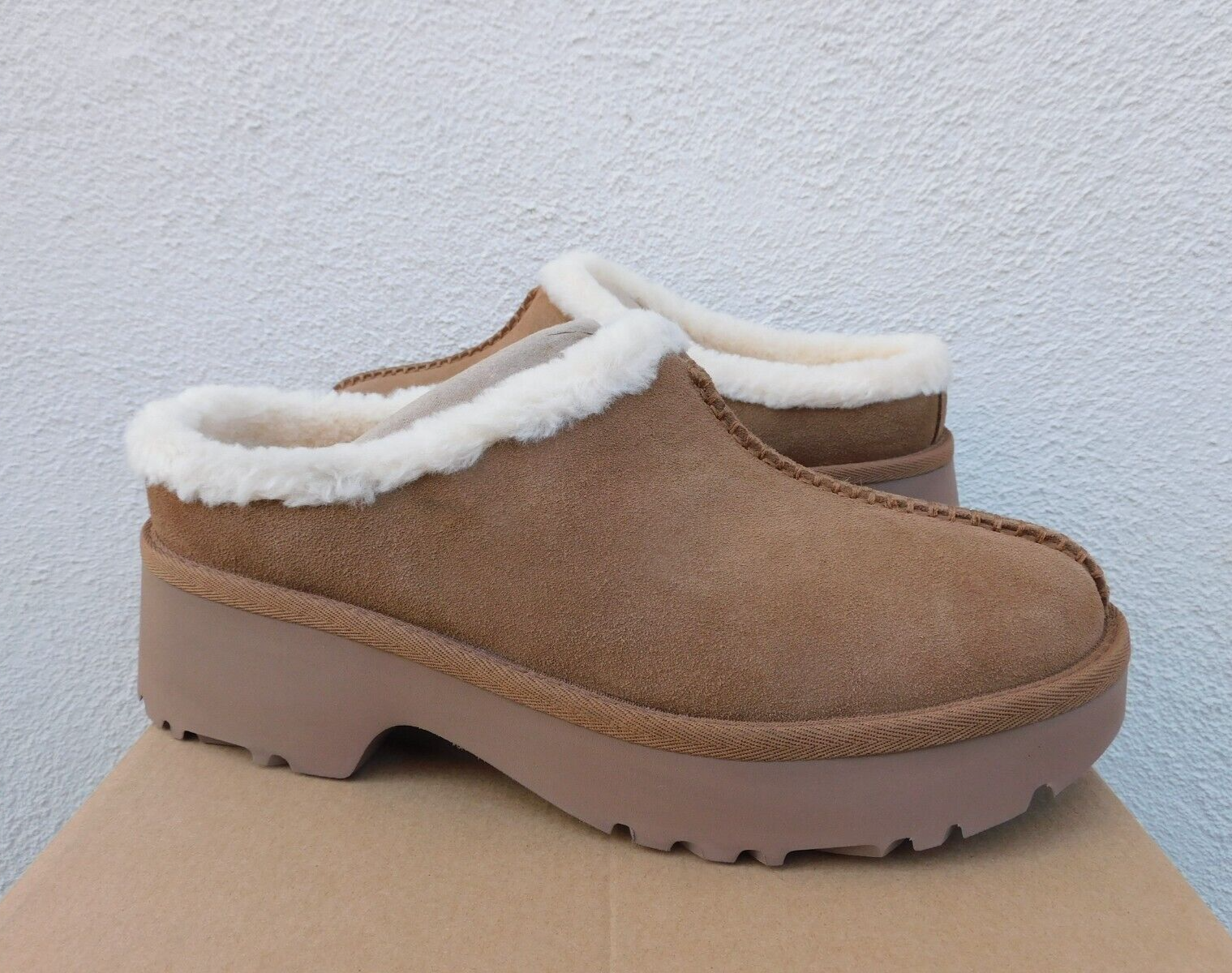 サンダル・ミュール UGG Round Toe Platform Clog New Heights Cozy Clog W Mustard Amazon.com | UGG Women's New Heights Clog SUNWAVE, Mustard
