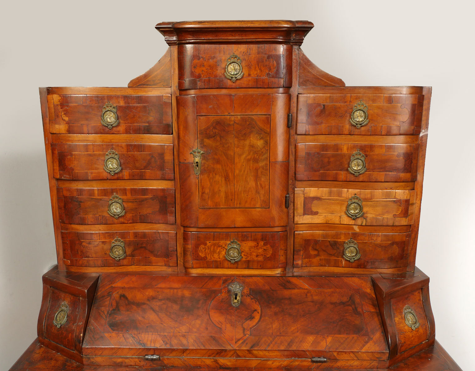 18th CENTURY AUSTRIAN NEOCLASSICAL BURL WALNUT PARQUETRY INLAID CABINET DESK