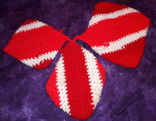 5 Homemade square & circle crocheted Christmas pot holders, White, Red and Green