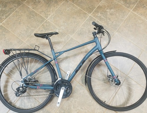 NEW GT TRAFFIC 3.0 COMMUTER ,BIKE PATH, CITY, URBAN , DISC BRAKES 21SPD LAST 1