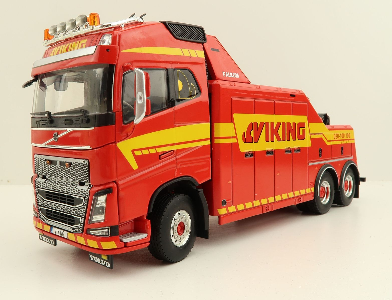 WSI 1/50 IVECO STRATOR RED トレーラーヘッド WSI 1/50 IVECO STRATOR RED トレーラーヘッド