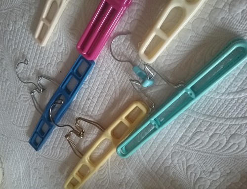 Lot of 6 VTG Tamor + Unmarked Clamp Style Plastic Hangers Skirts Pants