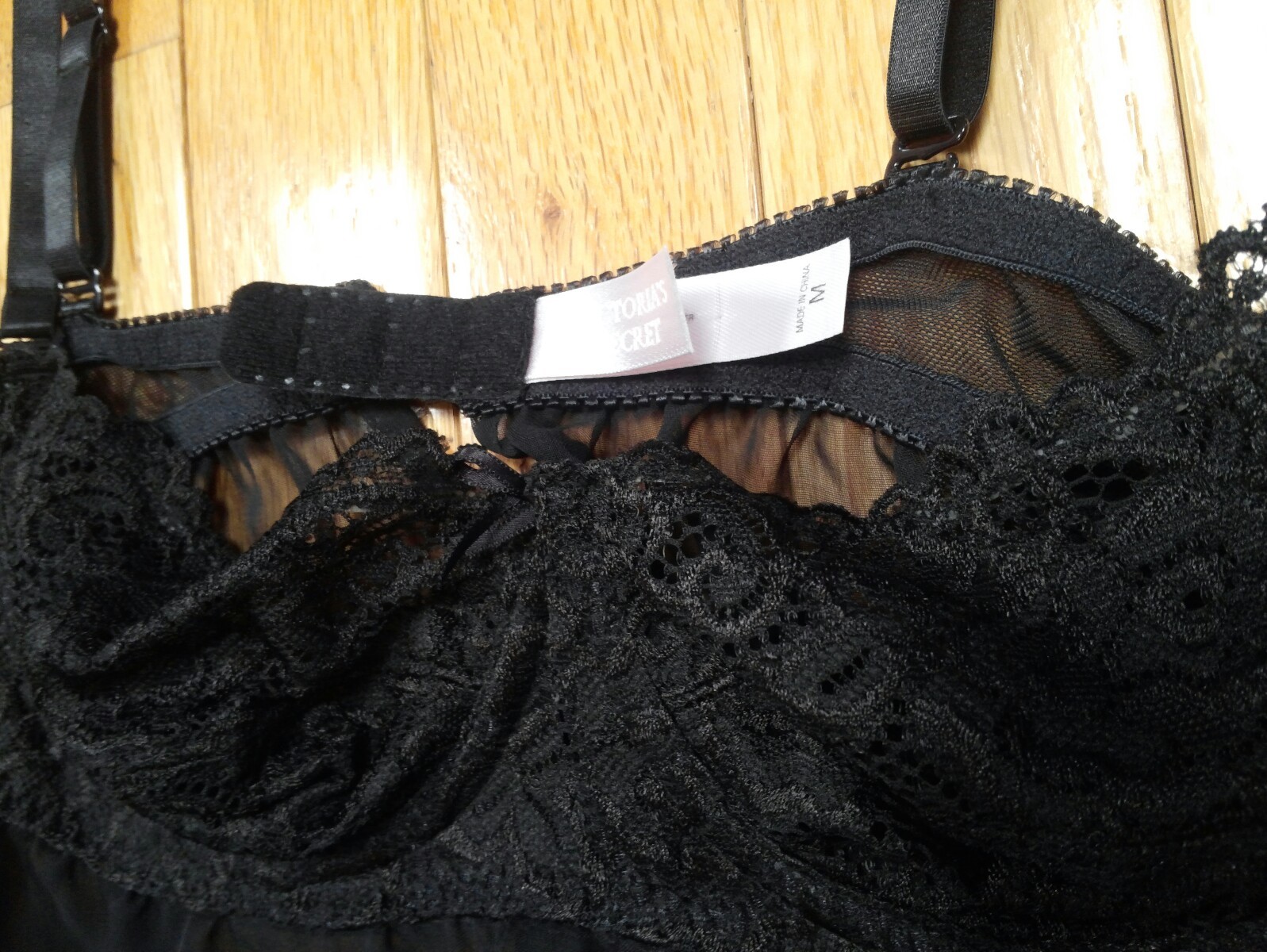 NWOT VICTORIA SECRET SHEER BLACK LACE UNDERWIR- BRA RUFFLE HEM CHEMISE SZ /M