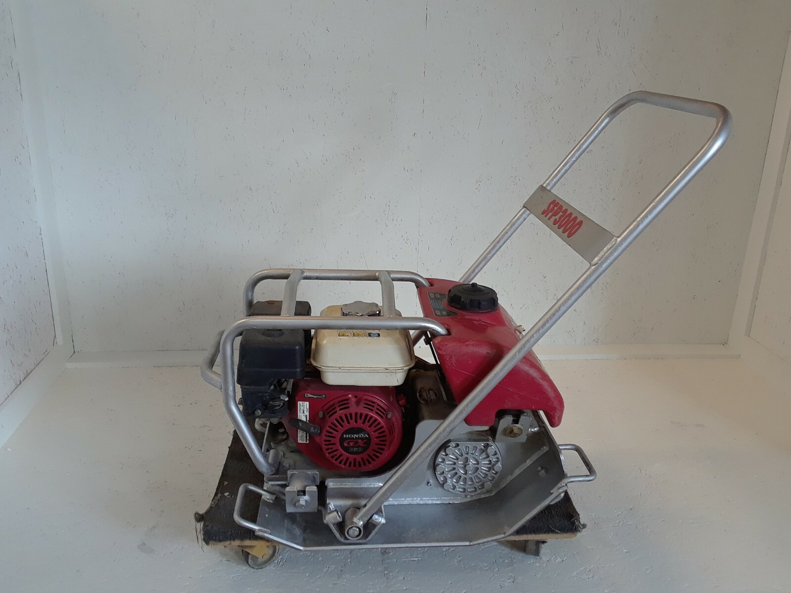 PLATE COMPACTOR Silver Fox Honda power runs great soil/gravel/paver compaction