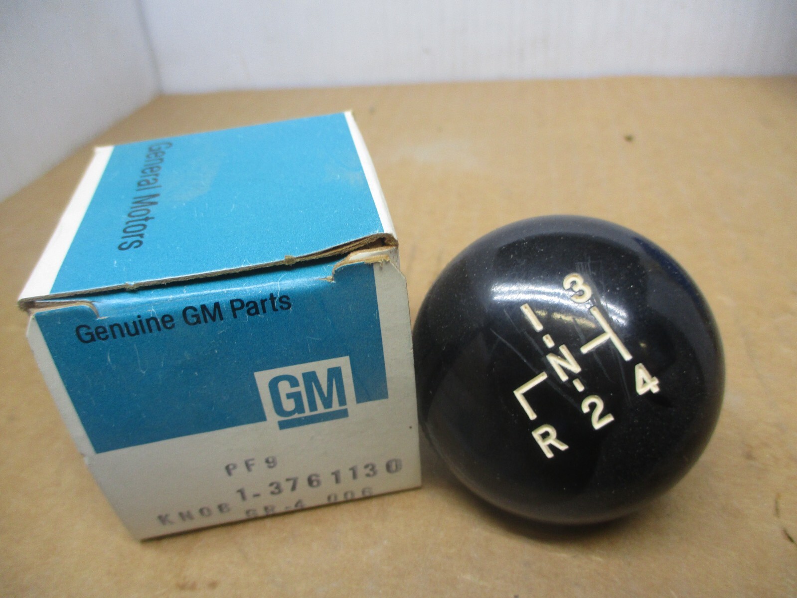 VINTAGE OEM GM CHEVROLET 4 SPEED SHIFT KNOB NEW IN BOX