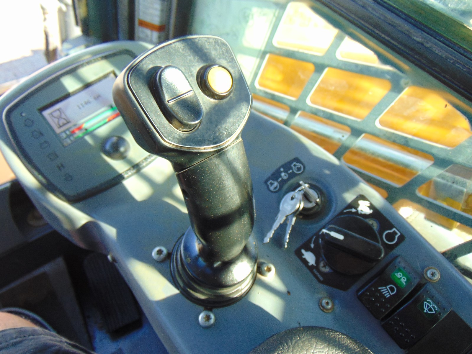 2017 MUSTANG / GEHL  2100-RT 2-SPEED TURBO WIDETRACK - A/C CAB - SELF LEVELING