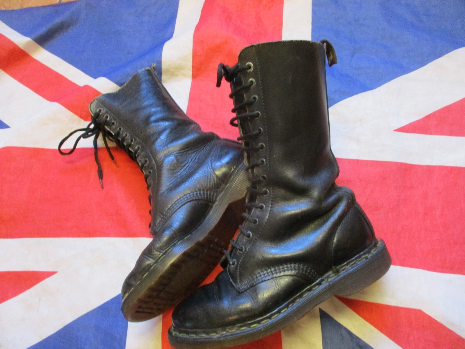 VINTAGE 1980'S DOC MARTEN DR MARTENS 14 eye hole BLACK VINTAGE 1980'S DOC MARTEN DR MARTENS 14 eye hole BLACK