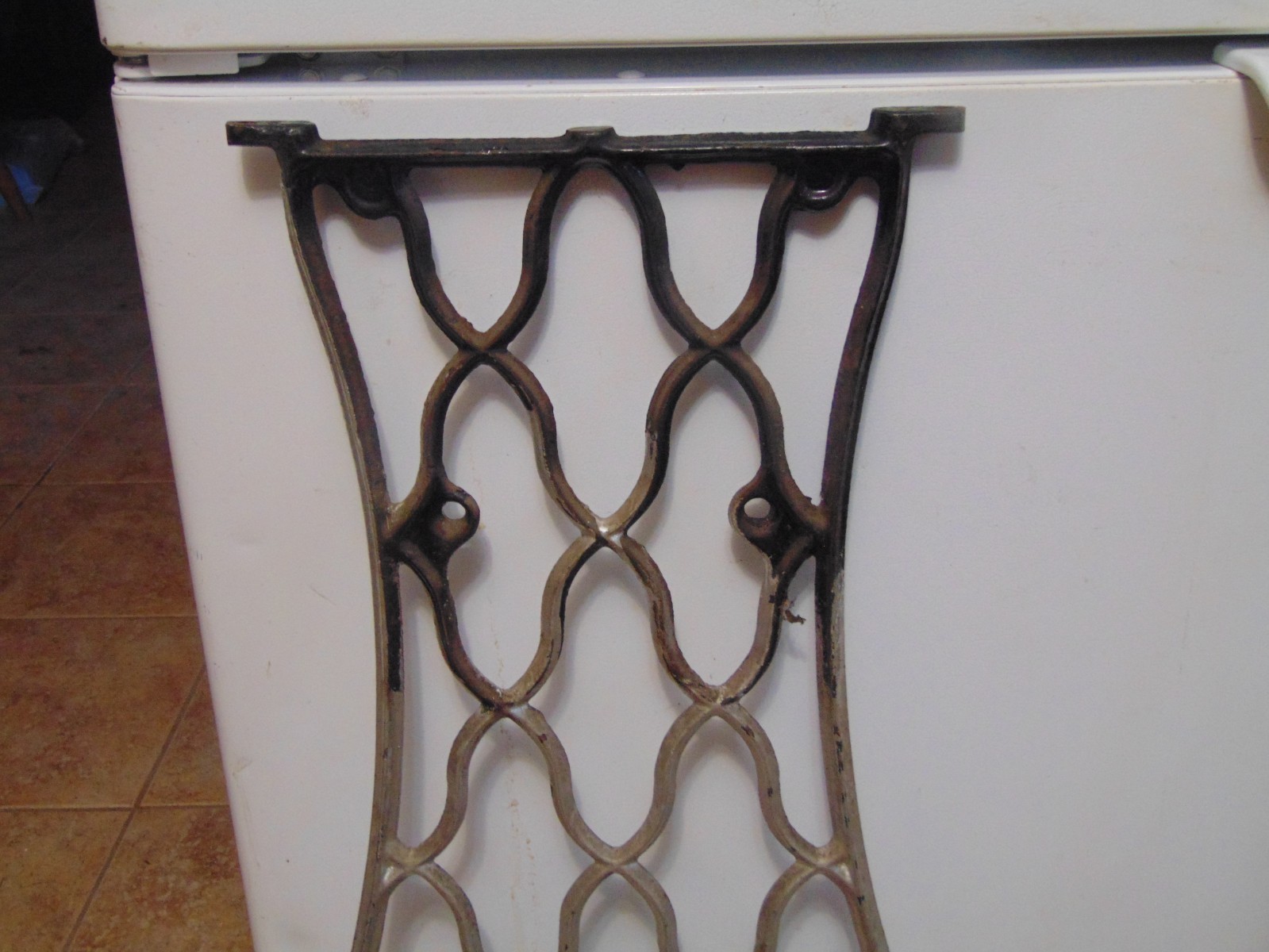antique sewing machine base /stand/legs   nice  # 6814