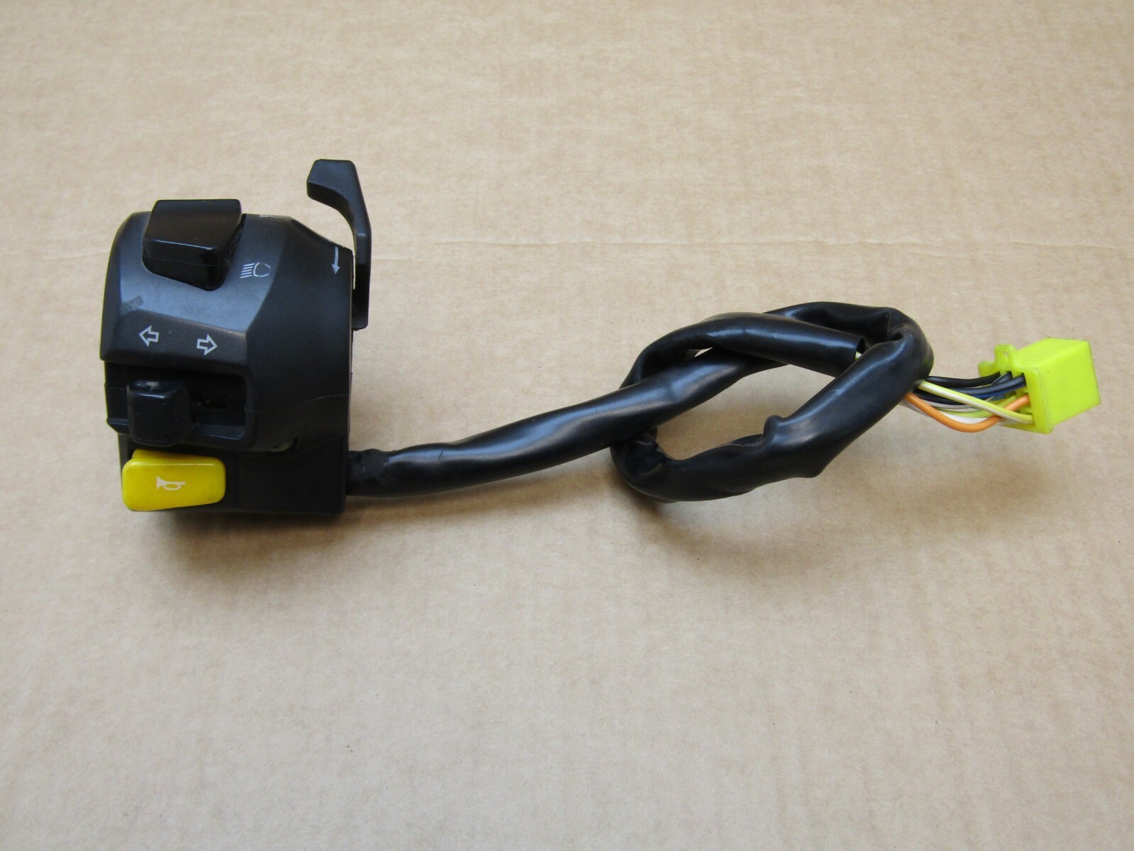 Suzuki EN 125 S 2011 17,656 miles left switchgear (13343