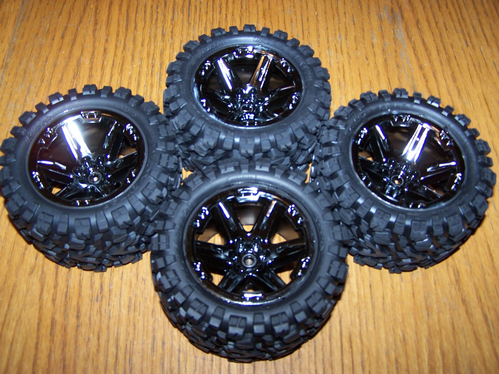 Fits Traxxas RUSTLER 4X4 VXL Talon Tires RXT Black Chrome Wheels 2.8 67076-4