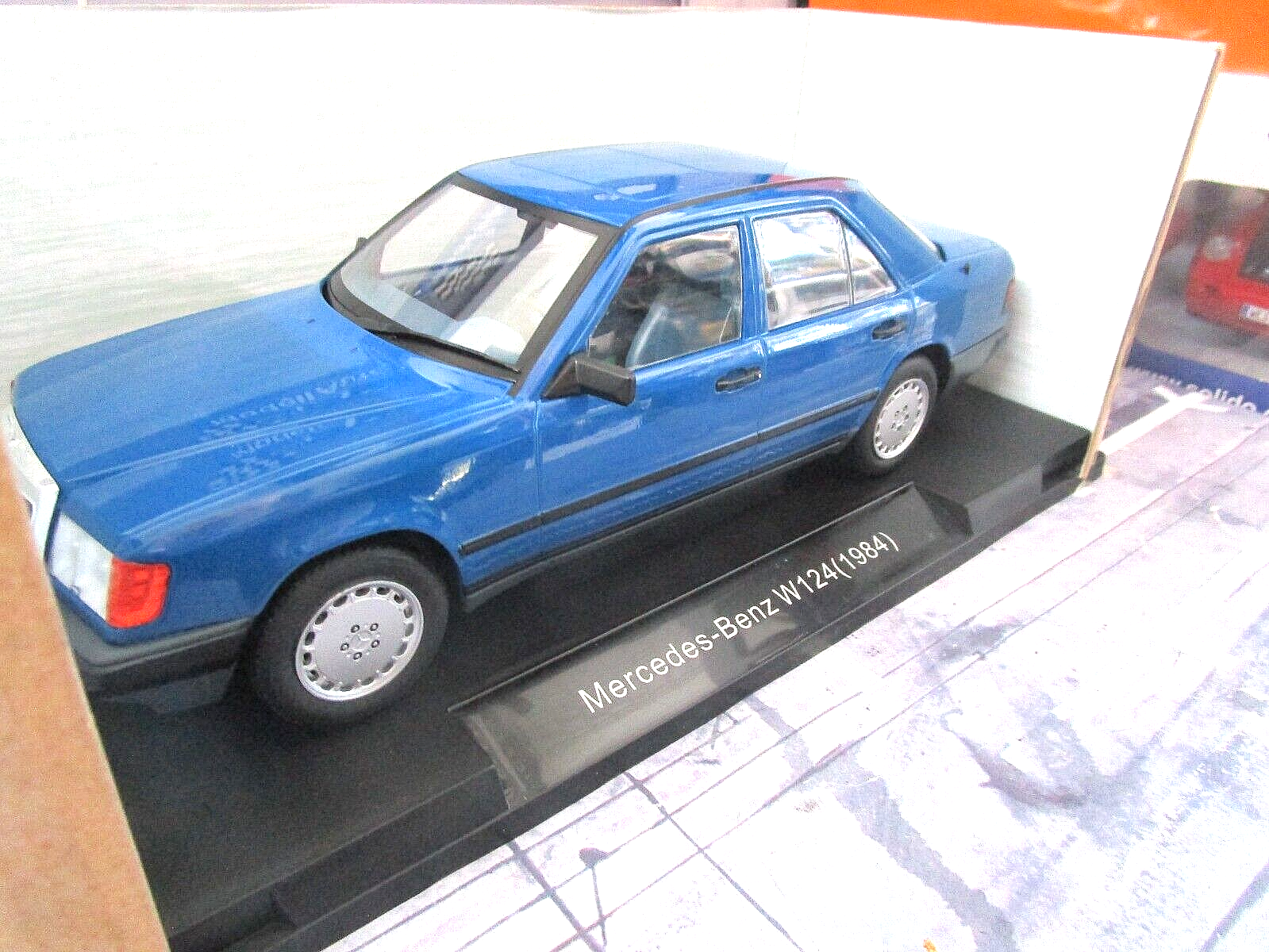 MCG 1/18 Mercedes Benz 260E W124 Dark Blue 1984 Diecast