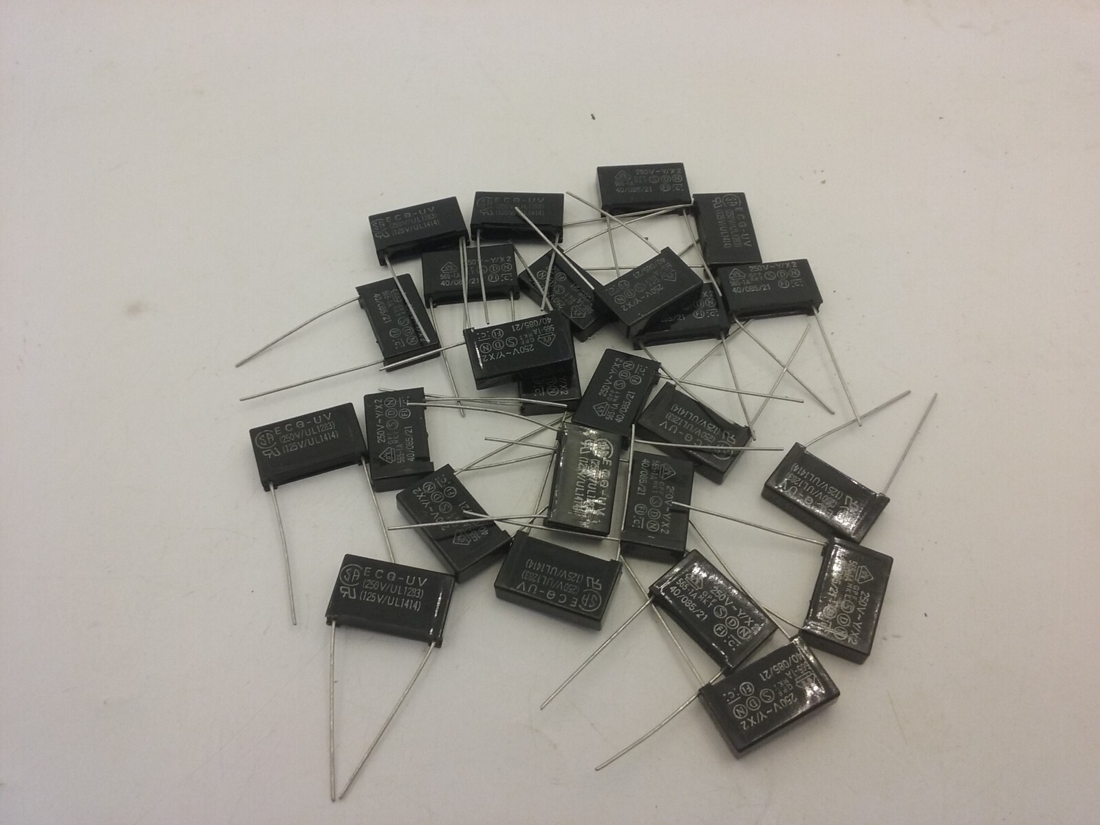 その他 Panasonic PANASONIC ECQ-UV CAPACITOR RADIAL METALLIZED .0047uF 250VAC