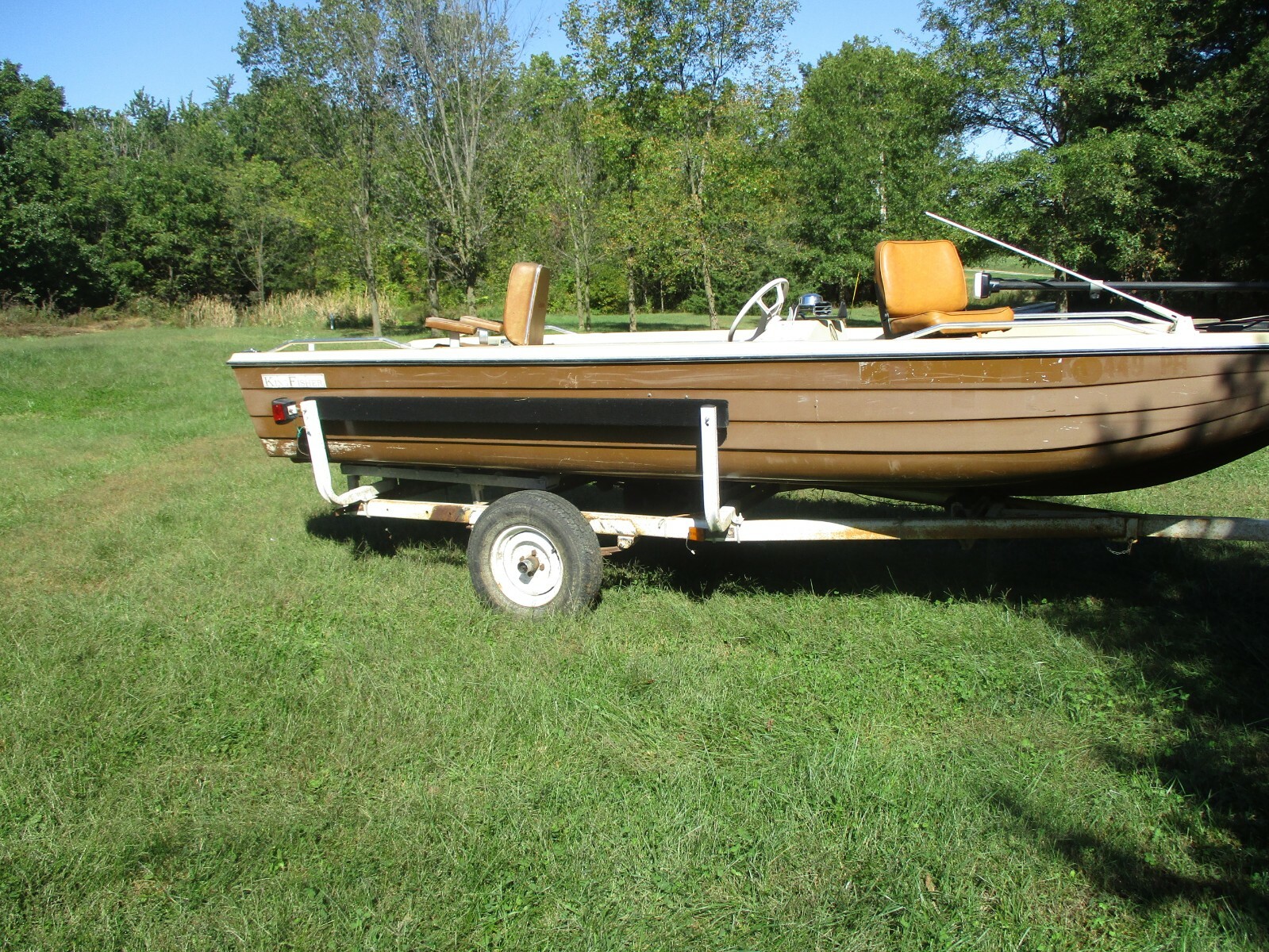 '74 Kingfisher fiberglass Bass Boat & trailer 15' MinnKota troling motor