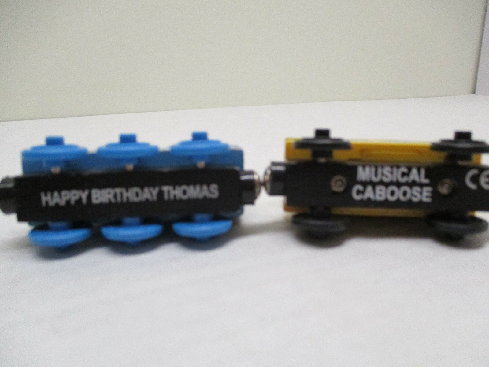 Thomas & Friends Wooden Railway Happy Birthday Thomas/Musical Caboose