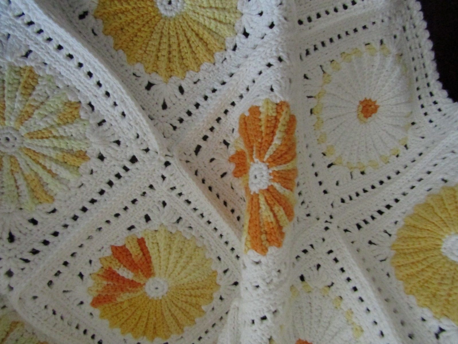 NEW HAND CROCHET YELLOW FLOWER ON WHITE MOTIF COTTON   AFGHAN LAP BLANKET THROW