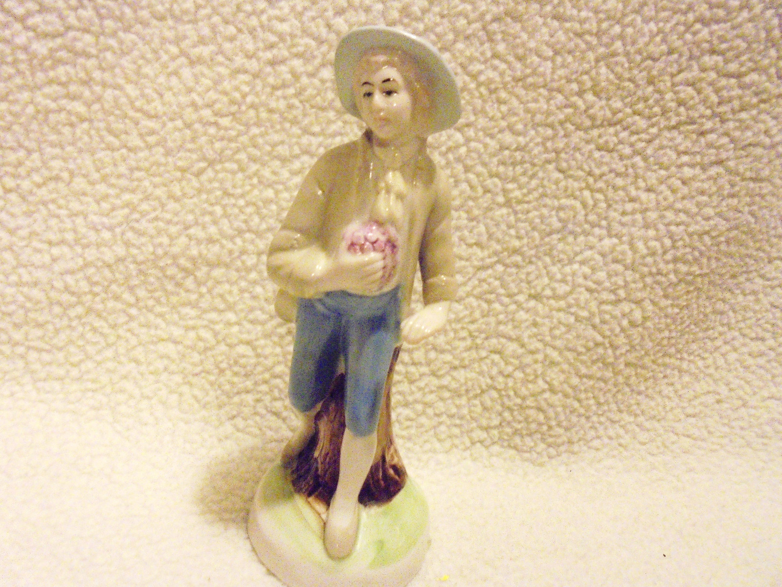 NICE VINTAGE SIGNED ESPADA NAVARO PORCELAIN MAN FIGURINE...APPROX 6 1/4