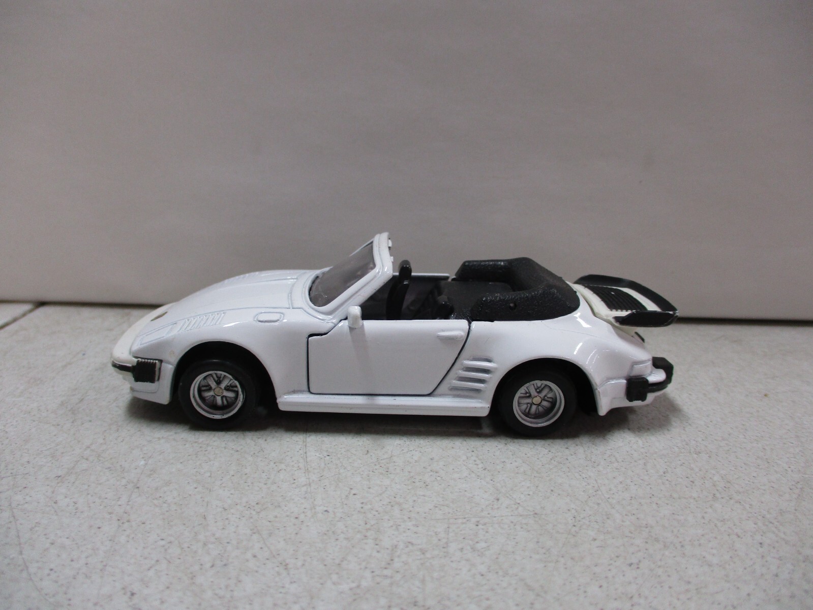 ミニカー Porsche930Turbo Slant Nose896/1000 1/18 ミニカー Porsche930Turbo Slant Nose896/1000 1/18 GT-SPIRIT 1
