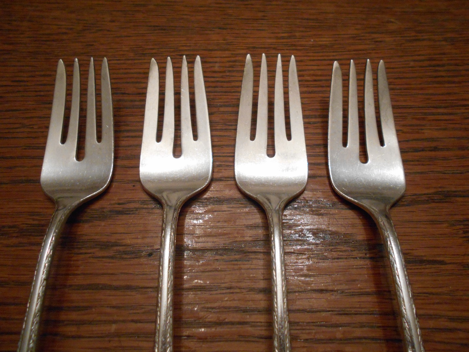 4 Gorham Plate 1940 INVITATION Pattern Salad or Dessert Forks Silverplate 835