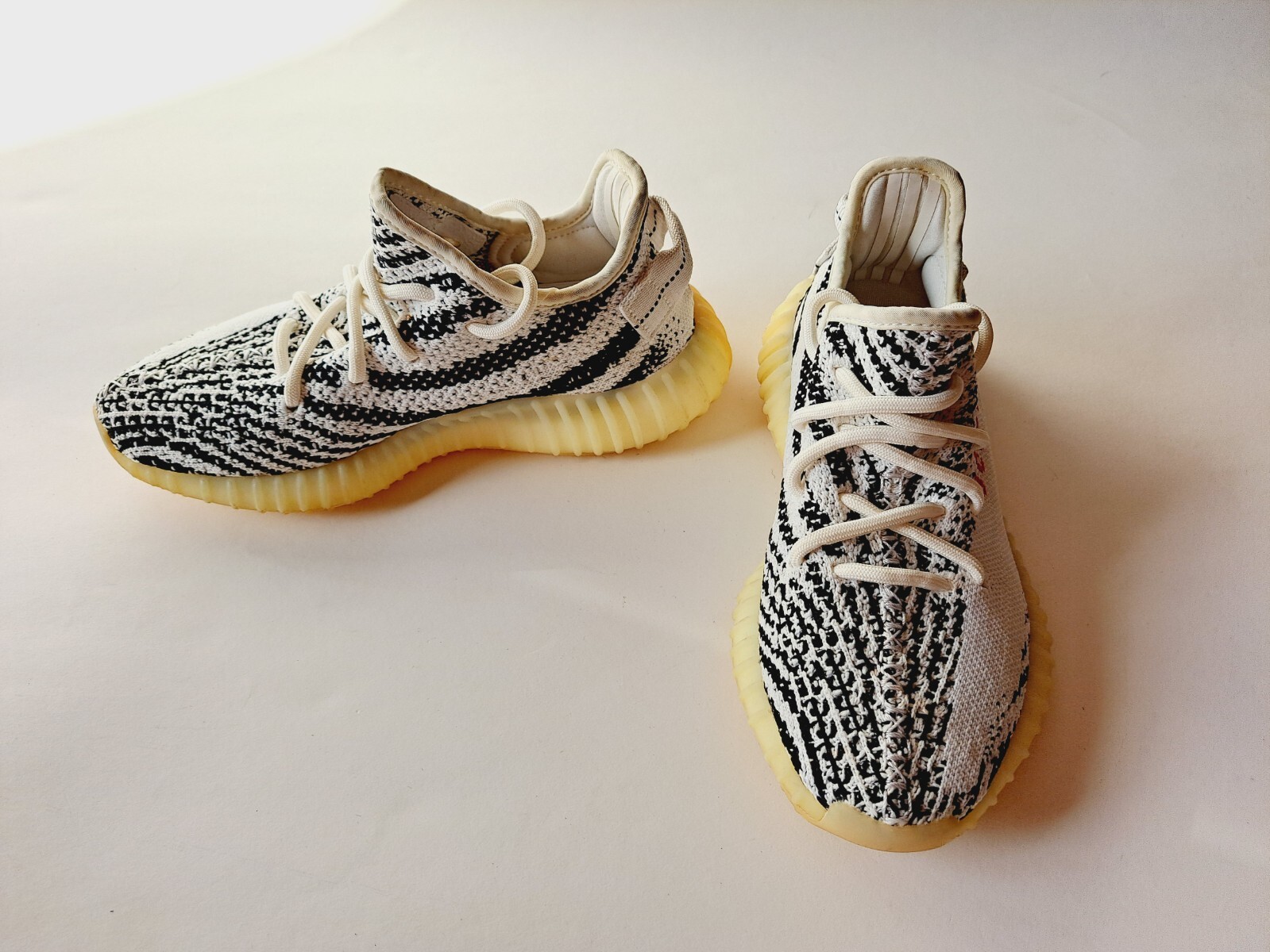 Adidas Women's Yeezy Boost 350 V2 White Black Sneakers Size