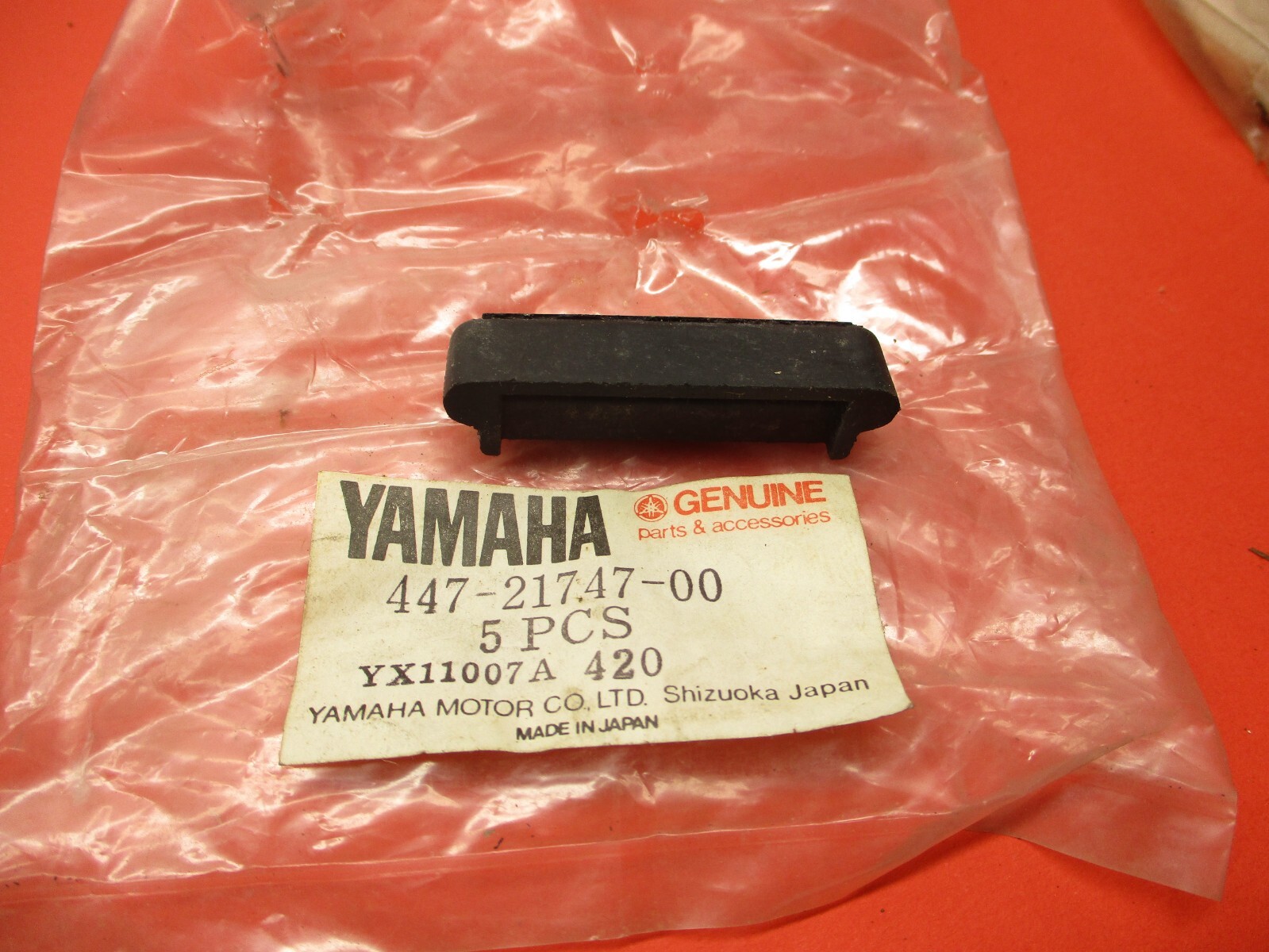 の NOS NEW OEM ORIGINAL YAMAHA XS650 TX650 SIDE COVER GROMMET