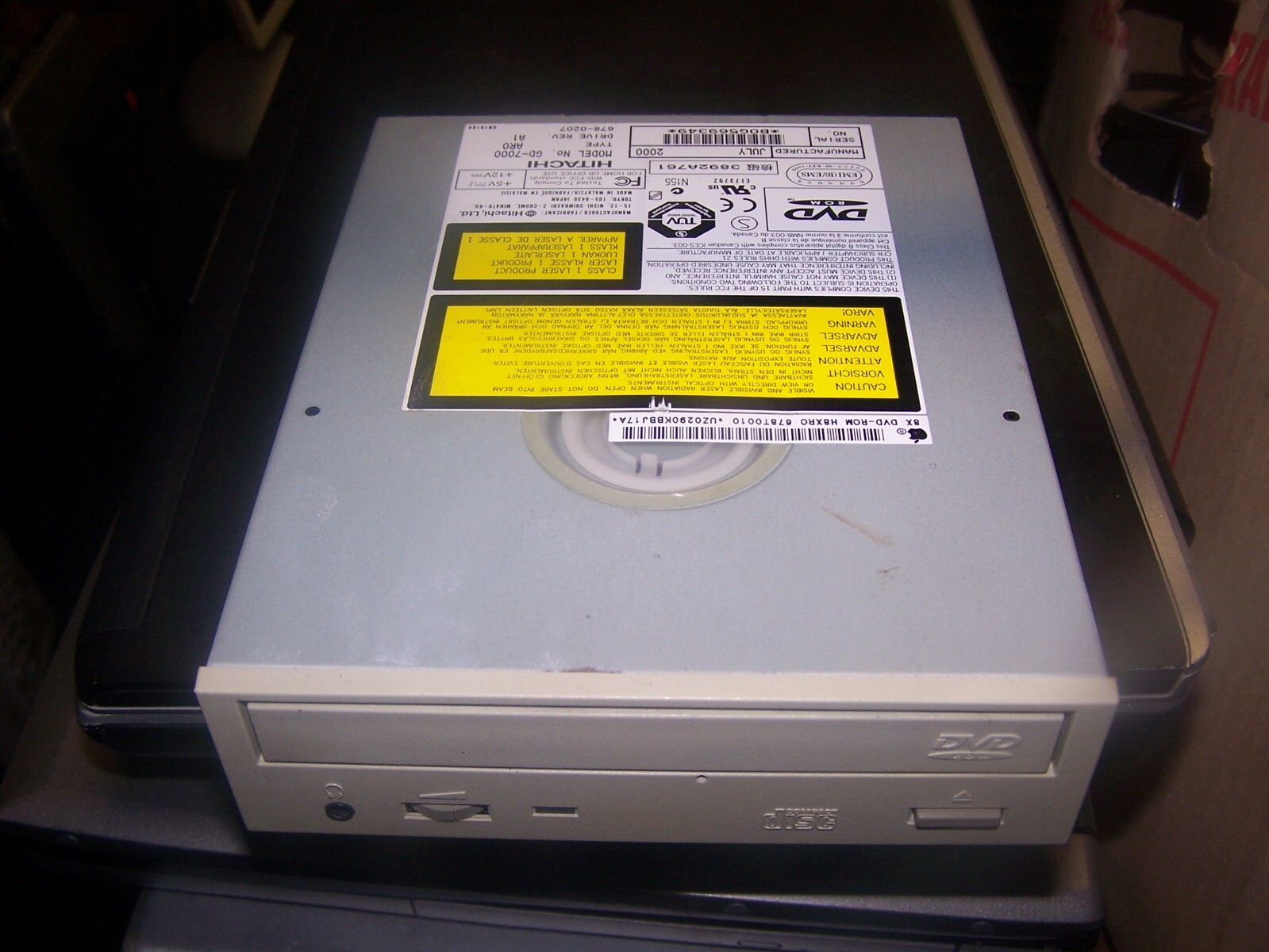 Apple Logo'd Hitachi GD-7000 - 8X DVD-ROM drive - IDE