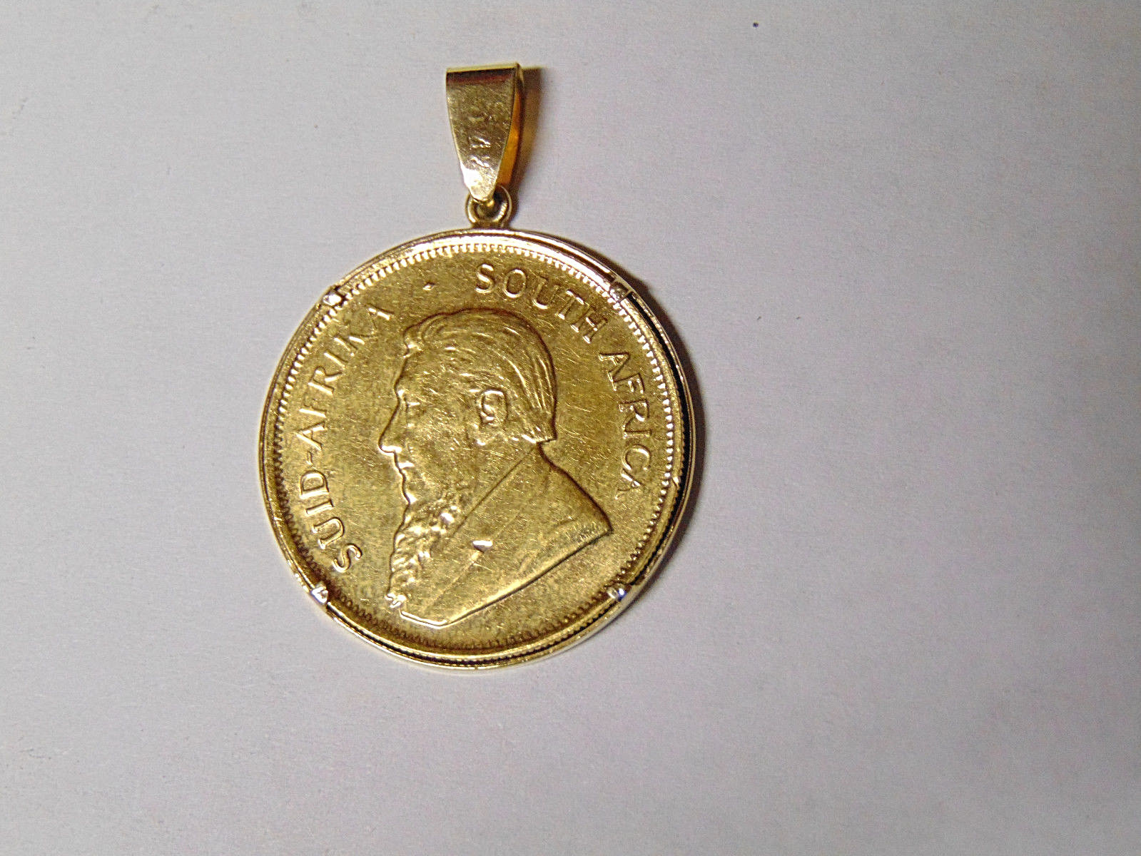 1981 Krugerrand 1/2 oz Gold Coin Mounted in 14K Gold Bezel Coin Frame