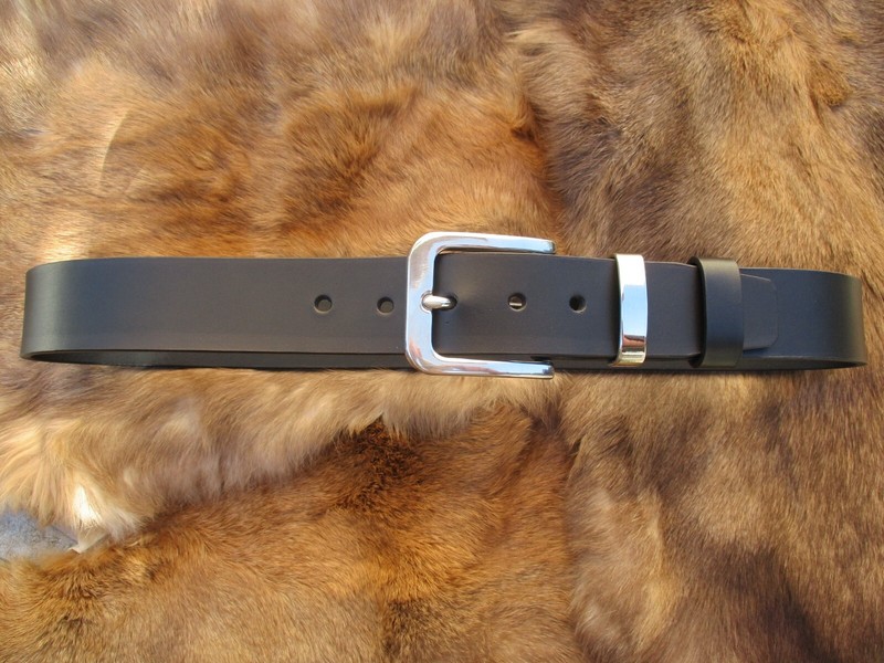 Ceinture En Cuir Dosset Noir Boucle ,Rivets Et Passant Sont En Inox Poli Miroir,