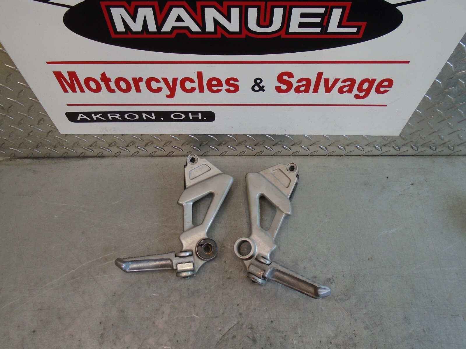 96 Kawasaki 93-97 ZX11 ZX11D Ninja PASSENGER FOOTPEG ASSYS