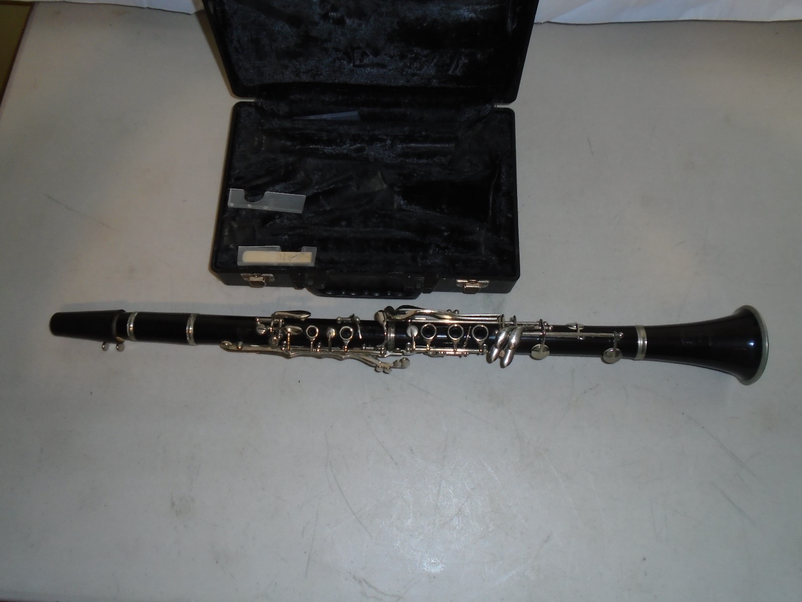 SELMER- BUNDY RESONITE CLARINET WITH CASE S/N 1306603