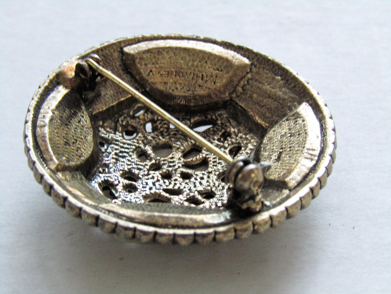 Vintage Signed Miracle V Celtic Shawl/Kilt Aventurine Brooch