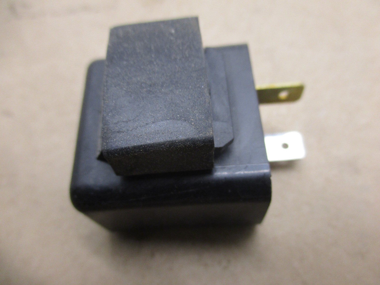 Kawasaki Ninja EX300-A 2014 (8833) turn signal flasher relay Kawasaki Ninja EX300-A 2014 (8833) turn signal flasher relay