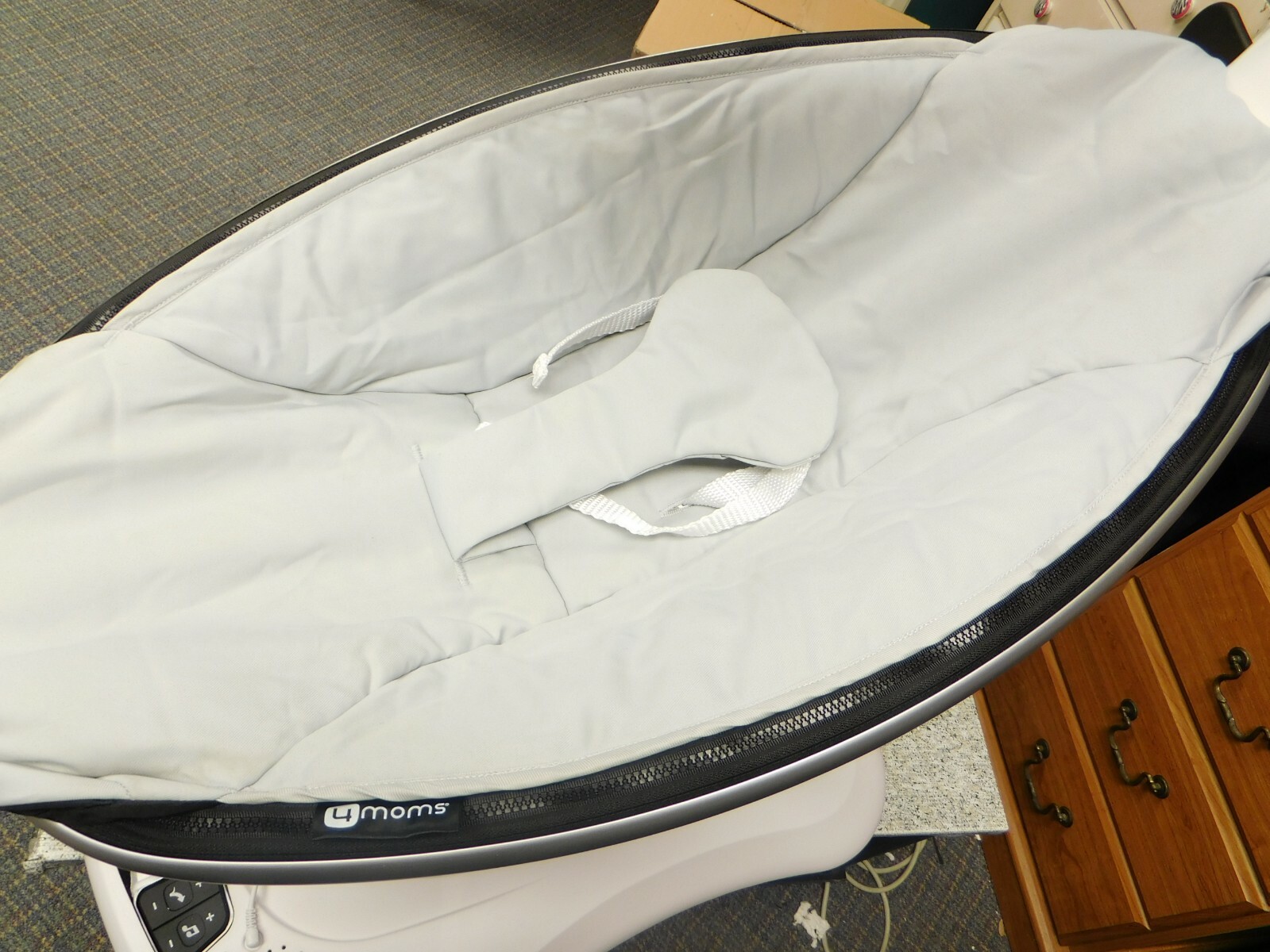 4moms mamaRoo Swing Bluetooth Grey  in good condition
