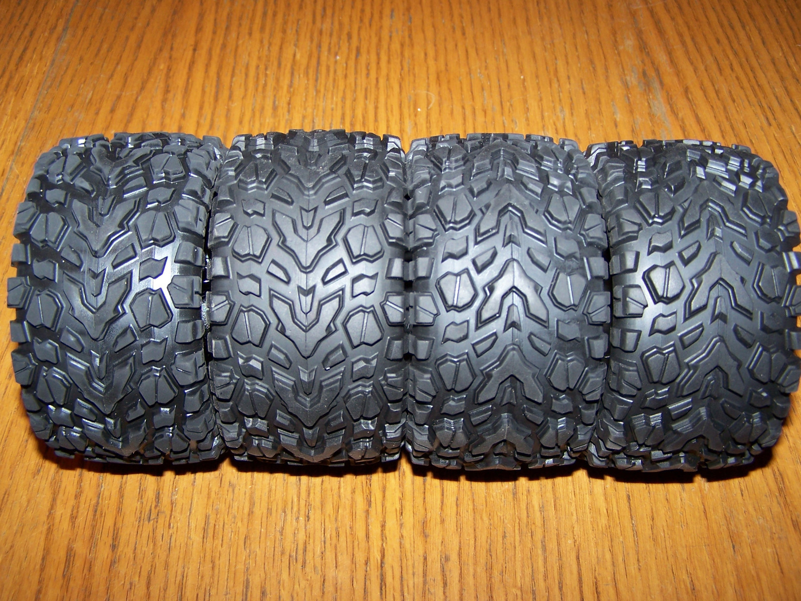 Fits Traxxas RUSTLER 4X4 VXL Talon Tires RXT Black Chrome Wheels 2.8 67076-4