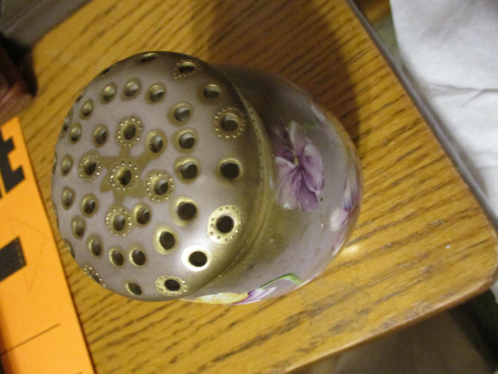 ANTIQUE VINTAGE HANDPAINTED GOLD PURPLE PANSY SUGAR SHAKER MUFFINEER HATPIN HOLD