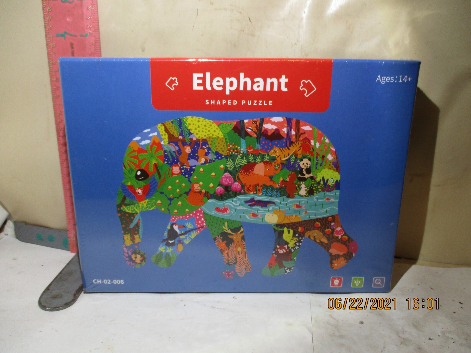 FOREST WORLD JIGSAW PUZZLE - 200 PIECE ELEPHANT SHAPED