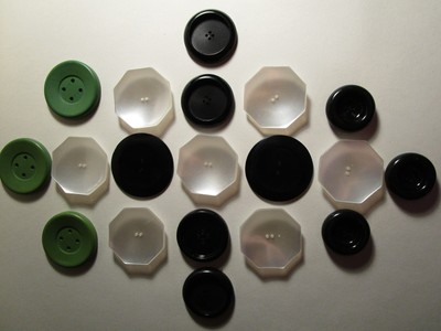 Lot of 19 LARGE Buttons - Biggest buttons measure 2
