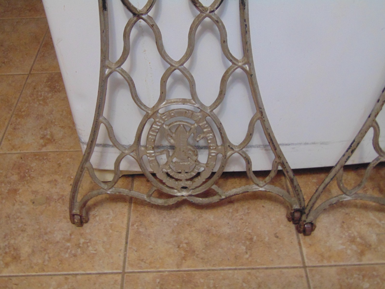 antique sewing machine base /stand/legs   nice  # 6814