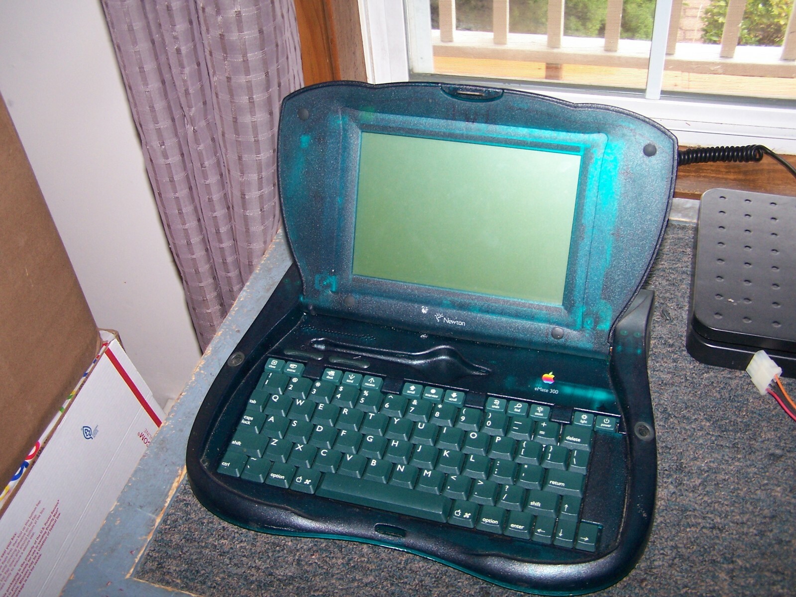 apple newton emate300 ノークレーム Apple Collectible eMate 300 Prototype - Apple's Only